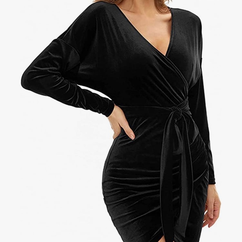 NWOT Women's Wrap Mini Dress Velvet Dress V Neck Long sleeve Black Size S/M